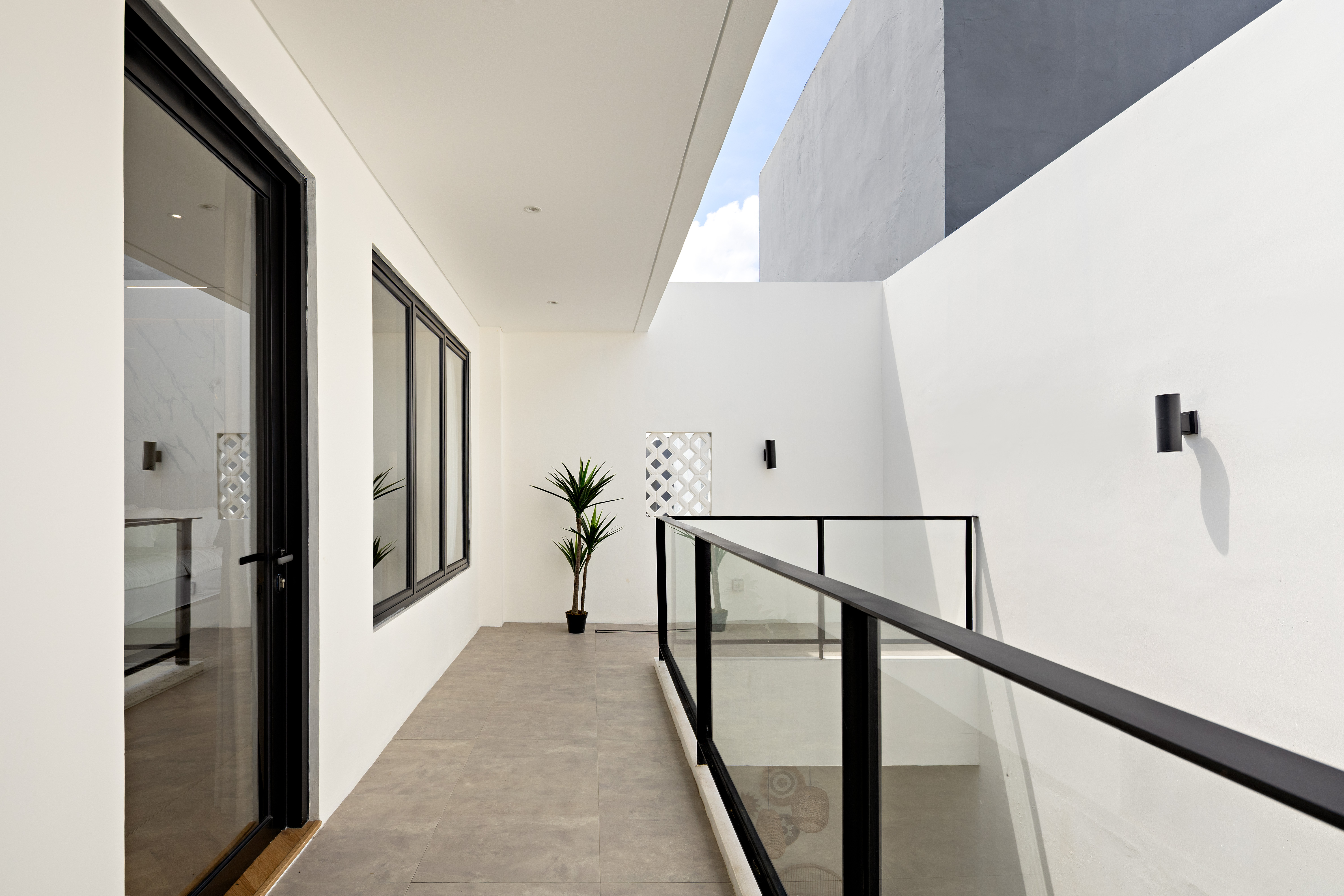 TR House — Real 10